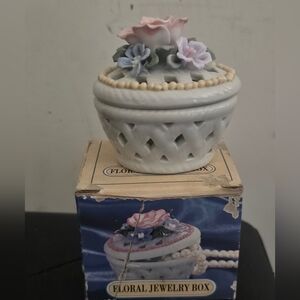 Flower Porcelain jewelry box